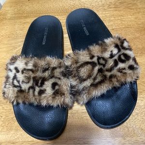 Steve Madden slippers leopard print , black color size 10 good used condition